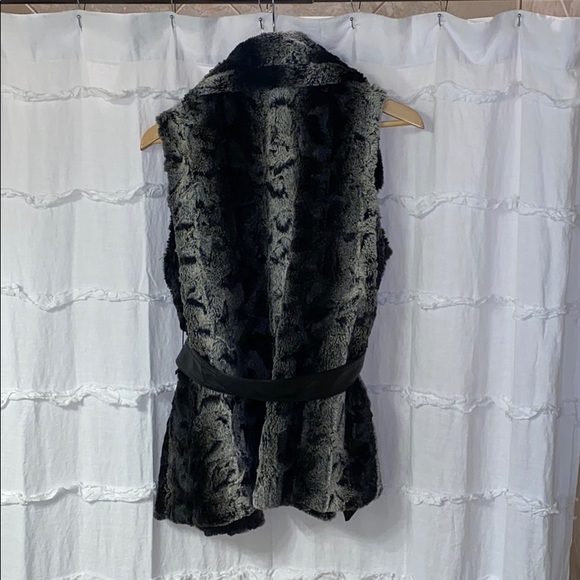 DONATED: Final! NORDSTROM Faux Fur Vest size small - Picture 2 of 5